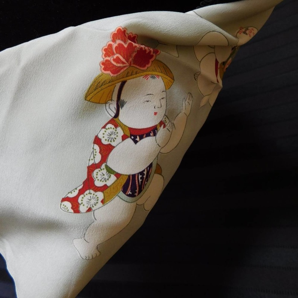 VINTAGE JAPANESE PRINT SILK SCARF - Picture 3 of 7